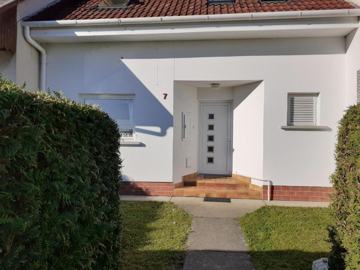 Csilla Haus Lägenhet Bük Exteriör bild